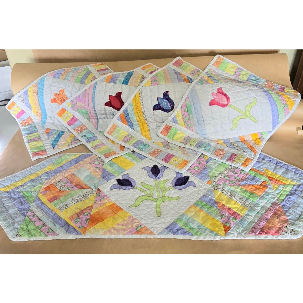 Vintage Handmade Quilted Placemats Table Runner Set Patchwork Tulip Applique